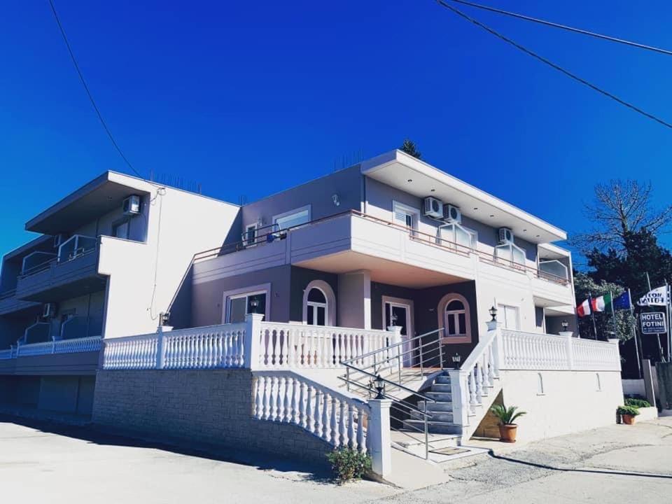 מיתיקאס Hotel Fotini מראה חיצוני תמונה