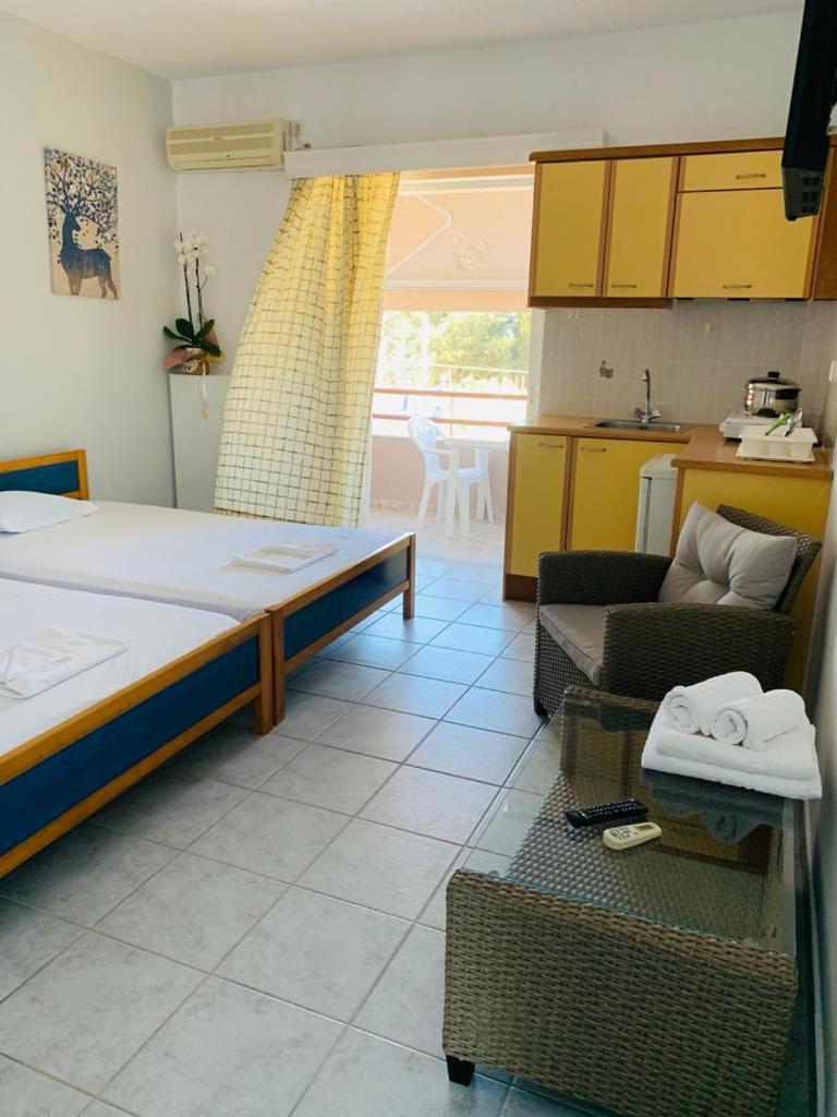 מיתיקאס Hotel Fotini מראה חיצוני תמונה